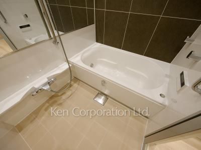 Bath ※Photo of the same layout on 22 floor. Decoration and fixture may differ.