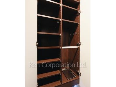 Shoes Closet ※Photo of the same layout on 27 floor. Decoration and fixture may differ.