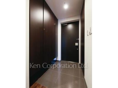 Entrance ※Photo of the same layout on 27 floor. Decoration and fixture may differ.