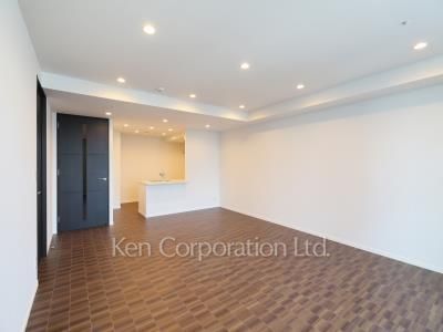Living-Dining ※Photo of the same layout on 27 floor. Decoration and fixture may differ.
