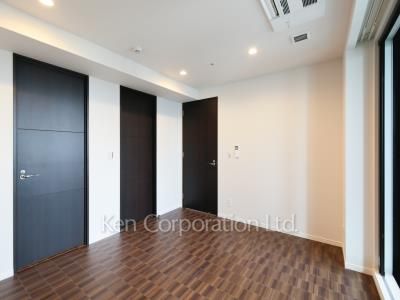 Master Bedroom ※Photo of the same layout on 27 floor. Decoration and fixture may differ.