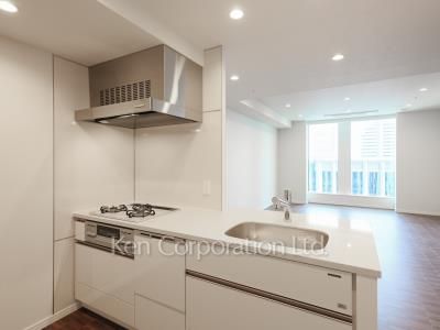 Kitchen ※Photo of the same layout on 27 floor. Decoration and fixture may differ.