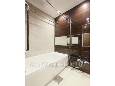 Bath ※Photo of the same layout on 27 floor. Decoration and fixture may differ.
