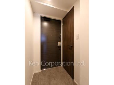 Entrance ※Photo of the same layout on 10 floor. Decoration and fixture may differ.