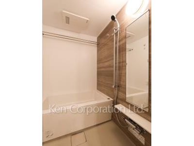 Bath ※Photo of the same layout on 10 floor. Decoration and fixture may differ.