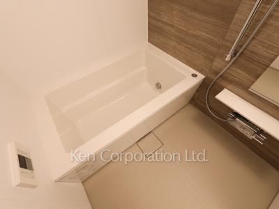 Bath ※Photo of the same layout on 10 floor. Decoration and fixture may differ.