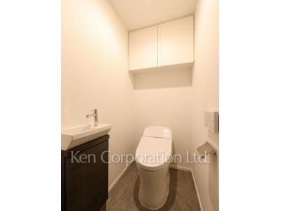 Lavatory ※Photo of the same layout on 10 floor. Decoration and fixture may differ.