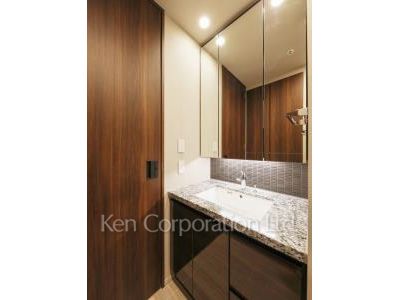 Powder Room ※Photo of the same layout on 16 floor. Decoration and fixture may differ.