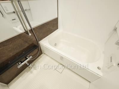 Bath ※Photo of the same layout on 16 floor. Decoration and fixture may differ.