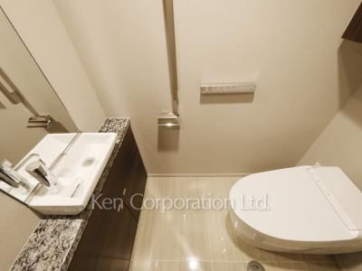 Lavatory ※Photo of the same layout on 16 floor. Decoration and fixture may differ.
