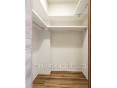 Walk-In Closet ※Photo of the same layout on 13 floor. Decoration and fixture may differ.