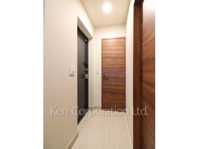 Entrance ※Photo of the same layout on 13 floor. Decoration and fixture may differ.