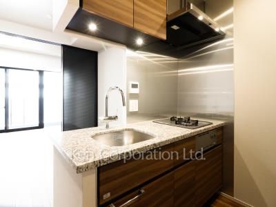 Kitchen ※Photo of the same layout on 13 floor. Decoration and fixture may differ.