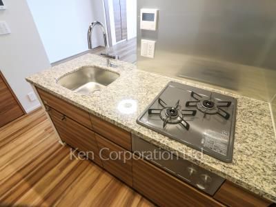 Kitchen ※Photo of the same layout on 13 floor. Decoration and fixture may differ.