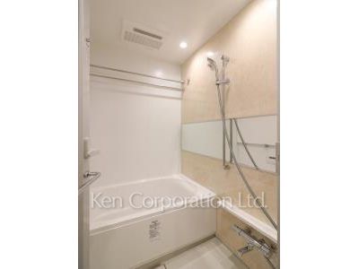 Bath ※Photo of the same layout on 13 floor. Decoration and fixture may differ.