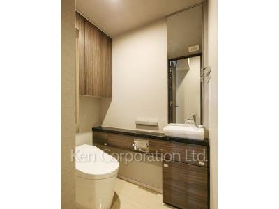 Lavatory ※Photo of the same layout on 10 floor. Decoration and fixture may differ.
