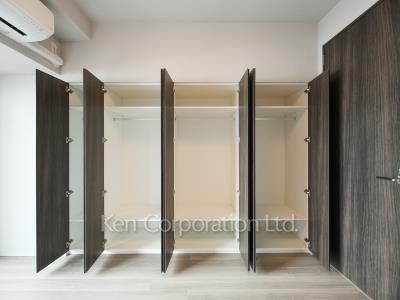 Closet ※Photo of the same layout on 10 floor. Decoration and fixture may differ.