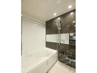Bath ※Photo of the same layout on 10 floor. Decoration and fixture may differ.