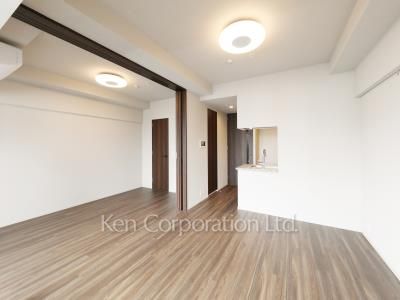 Living-Dining ※Photo of the same layout on 16 floor. Decoration and fixture may differ.