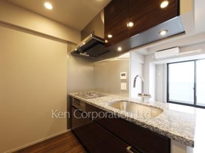 Kitchen ※Photo of the same layout on 16 floor. Decoration and fixture may differ.