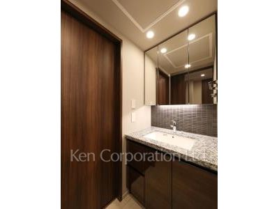 Powder Room ※Photo of the same layout on 16 floor. Decoration and fixture may differ.