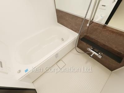 Bath ※Photo of the same layout on 16 floor. Decoration and fixture may differ.