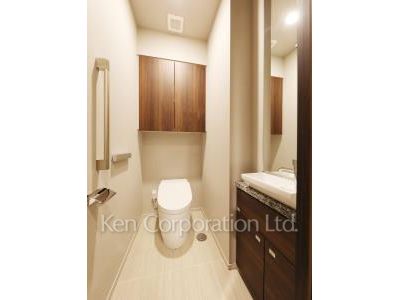 Lavatory ※Photo of the same layout on 16 floor. Decoration and fixture may differ.