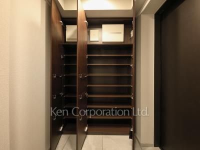 Shoes Closet