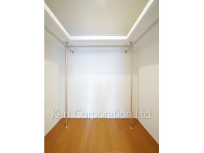 Walk-In Closet ※Photo of the same layout on 3 floor. Decoration and fixture may differ.
