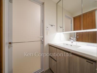 Powder Room ※Photo of the same layout on 3 floor. Decoration and fixture may differ.