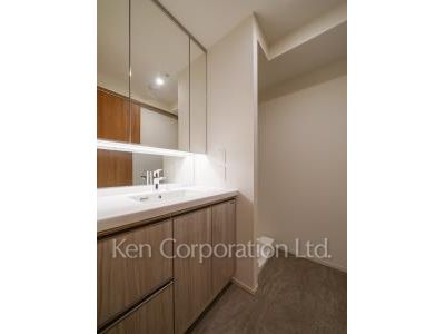 Powder Room ※Photo of the same layout on 3 floor. Decoration and fixture may differ.