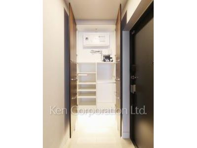 Shoes Closet ※Photo of the same layout on 16 floor. Decoration and fixture may differ.