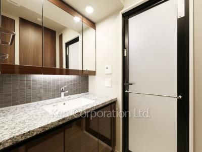 Powder Room ※Photo of the same layout on 16 floor. Decoration and fixture may differ.