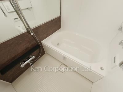 Bath ※Photo of the same layout on 16 floor. Decoration and fixture may differ.