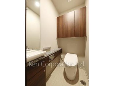 Lavatory ※Photo of the same layout on 16 floor. Decoration and fixture may differ.