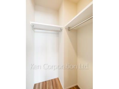 Walk-In Closet ※Photo of the same layout on 12 floor. Decoration and fixture may differ.