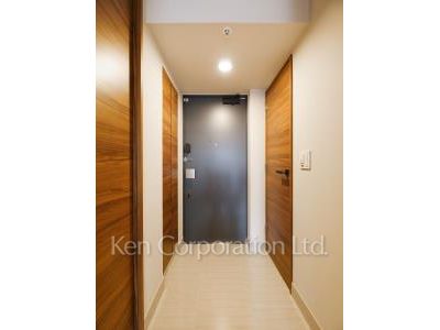 Entrance ※Photo of the same layout on 12 floor. Decoration and fixture may differ.