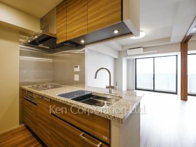 Kitchen ※Photo of the same layout on 12 floor. Decoration and fixture may differ.