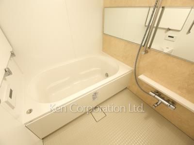 Bath ※Photo of the same layout on 12 floor. Decoration and fixture may differ.