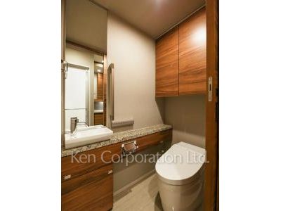 Lavatory ※Photo of the same layout on 12 floor. Decoration and fixture may differ.