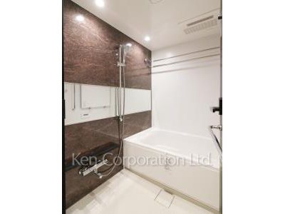 Bath ※Photo of the same layout on 18 floor. Decoration and fixture may differ.