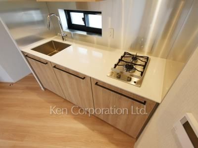 Kitchen ※Photo of the same layout on 7 floor. Decoration and fixture may differ.