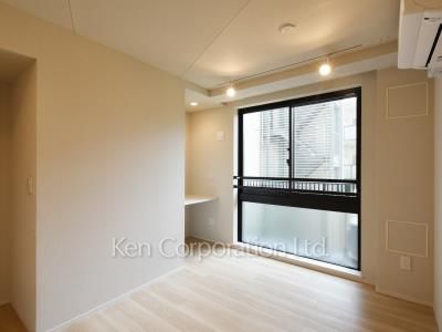 Master Bedroom ※Photo of the same layout on 3 floor. Decoration and fixture may differ.