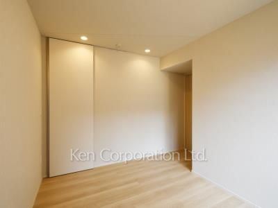 Master Bedroom ※Photo of the same layout on 3 floor. Decoration and fixture may differ.