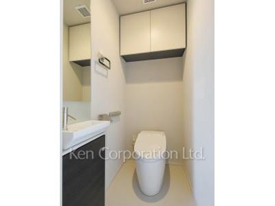 Lavatory ※Photo of the same layout on 14 floor. Decoration and fixture may differ.