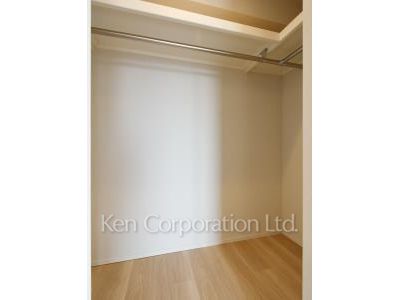 Walk-In Closet ※Photo of the same layout on 14 floor. Decoration and fixture may differ.
