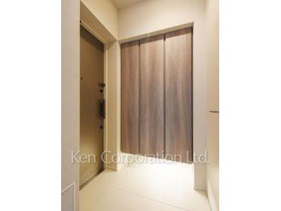 Entrance ※Photo of the same layout on 14 floor. Decoration and fixture may differ.