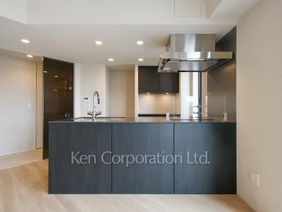 Kitchen ※Photo of the same layout on 14 floor. Decoration and fixture may differ.