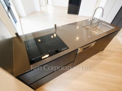 Kitchen ※Photo of the same layout on 14 floor. Decoration and fixture may differ.