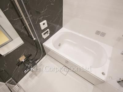 Bath ※Photo of the same layout on 14 floor. Decoration and fixture may differ.